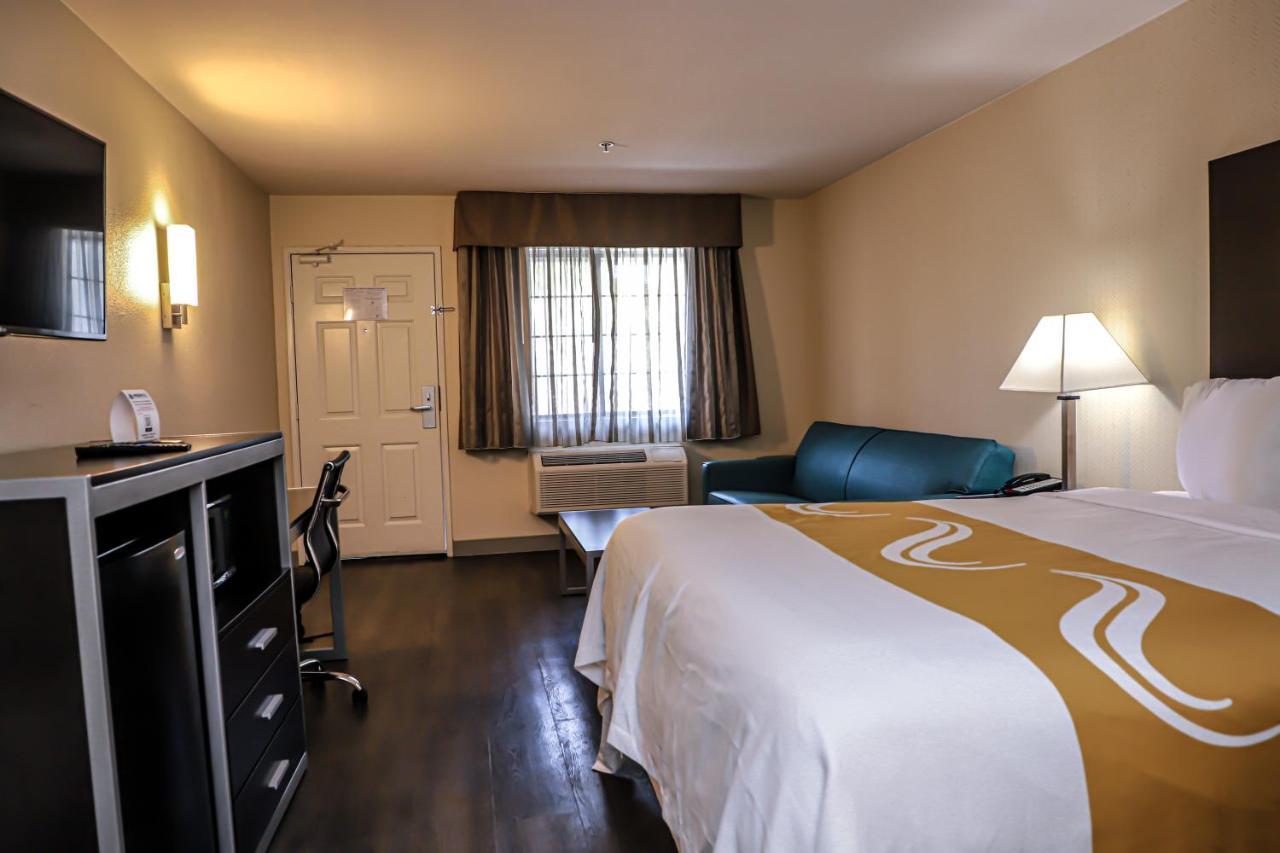 Quality Inn & Suites Camarillo-Oxnard エクステリア 写真
