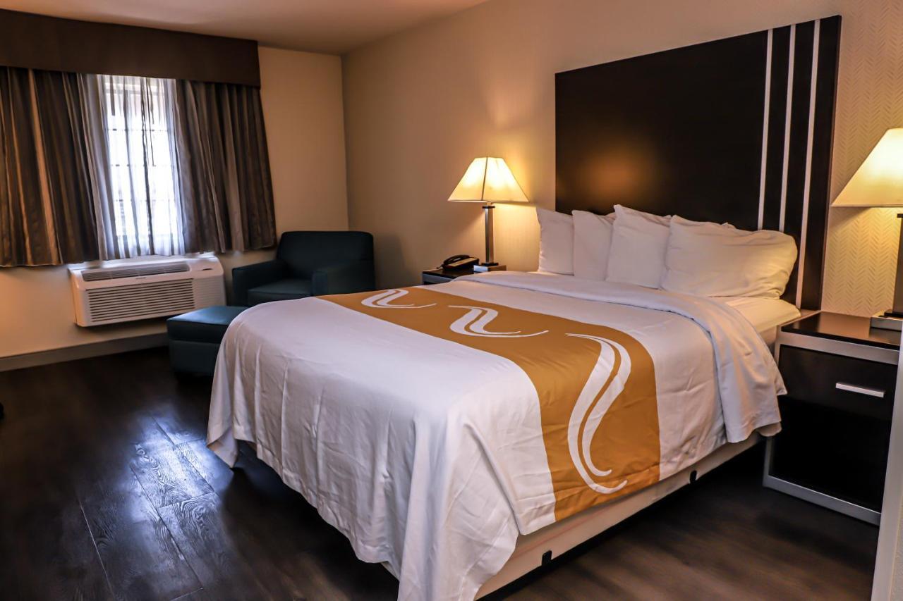 Quality Inn & Suites Camarillo-Oxnard エクステリア 写真