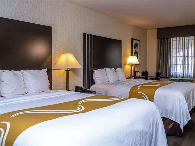 Quality Inn & Suites Camarillo-Oxnard エクステリア 写真