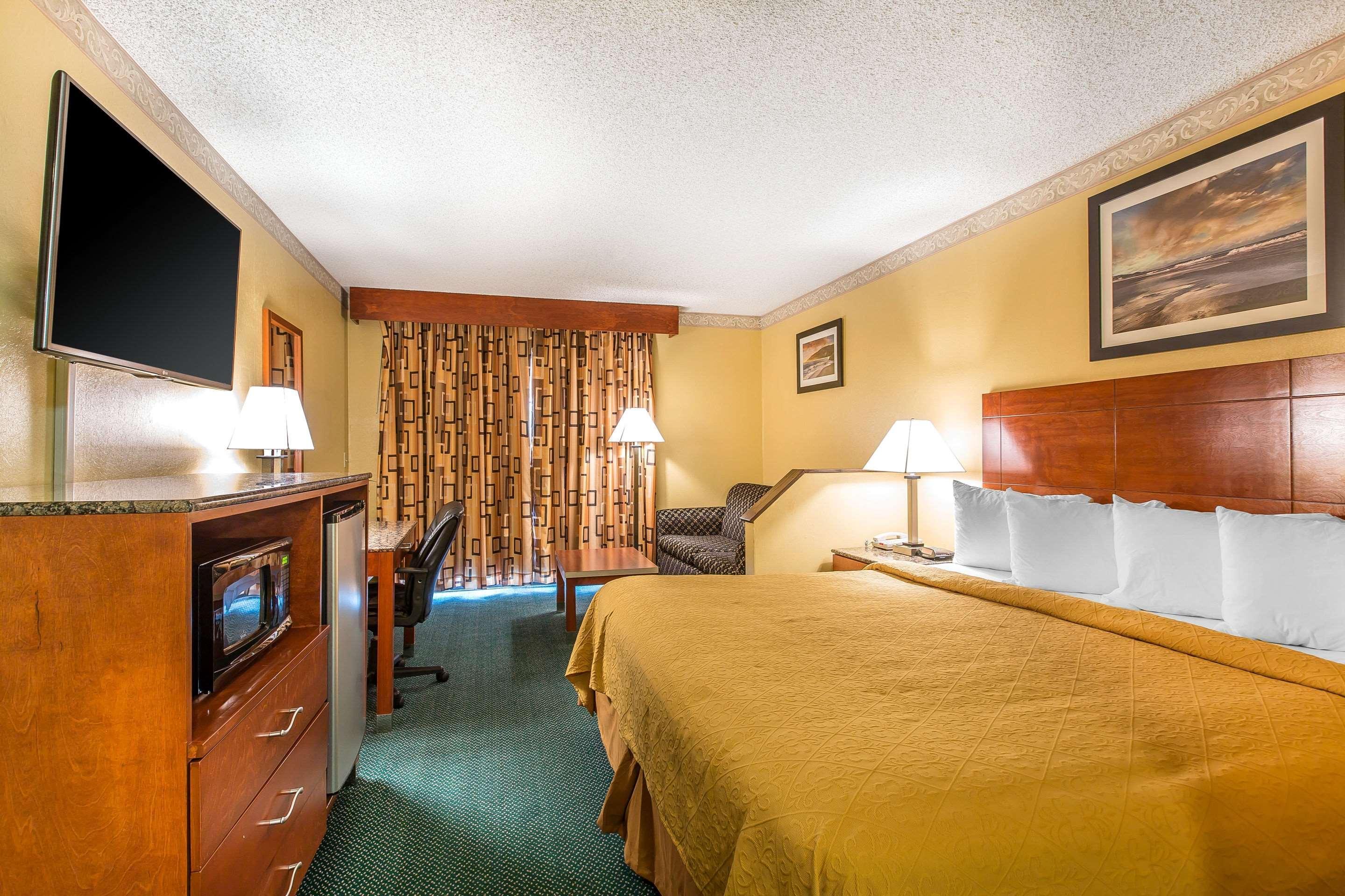 Quality Inn & Suites Camarillo-Oxnard エクステリア 写真