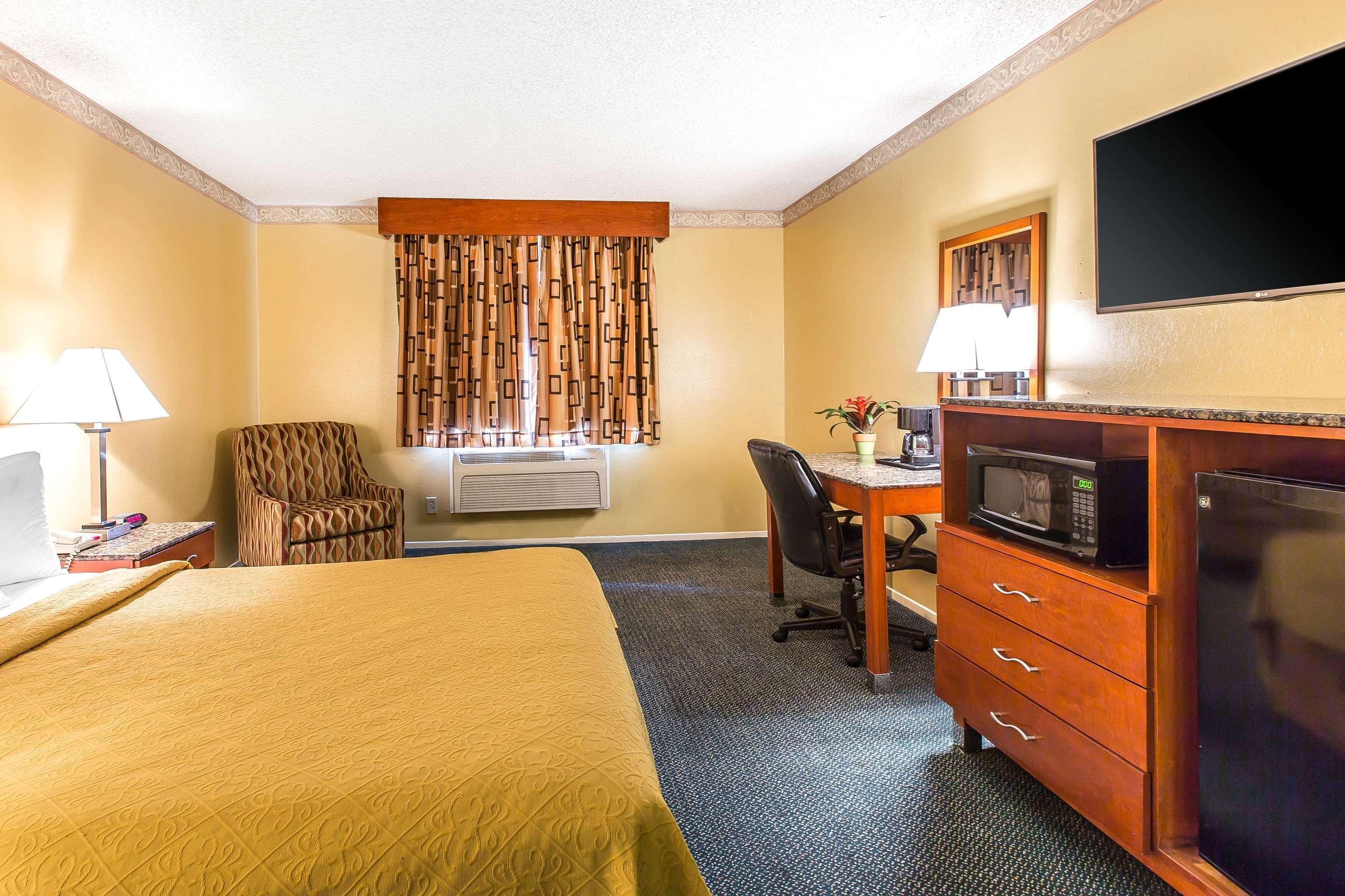 Quality Inn & Suites Camarillo-Oxnard エクステリア 写真