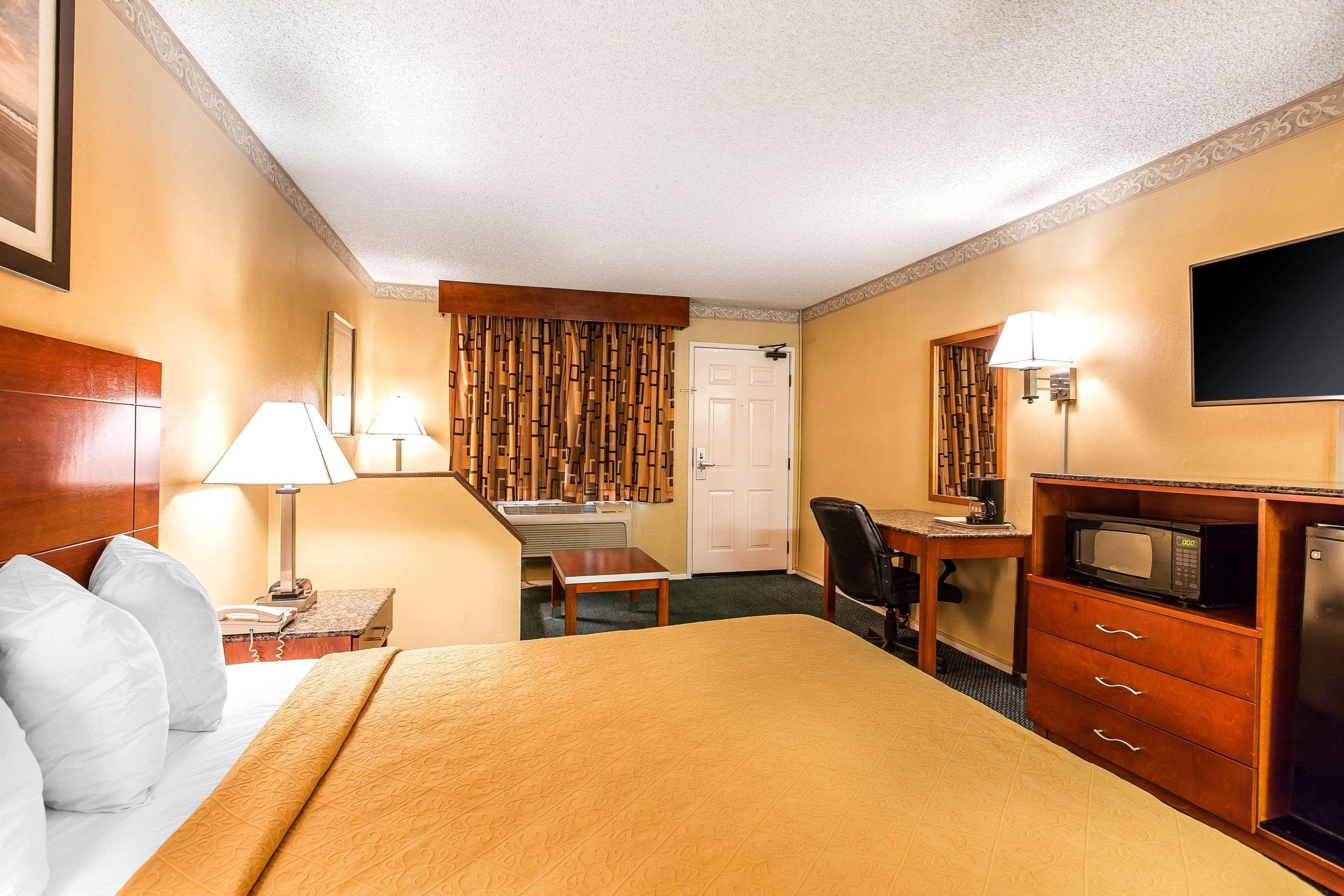 Quality Inn & Suites Camarillo-Oxnard エクステリア 写真