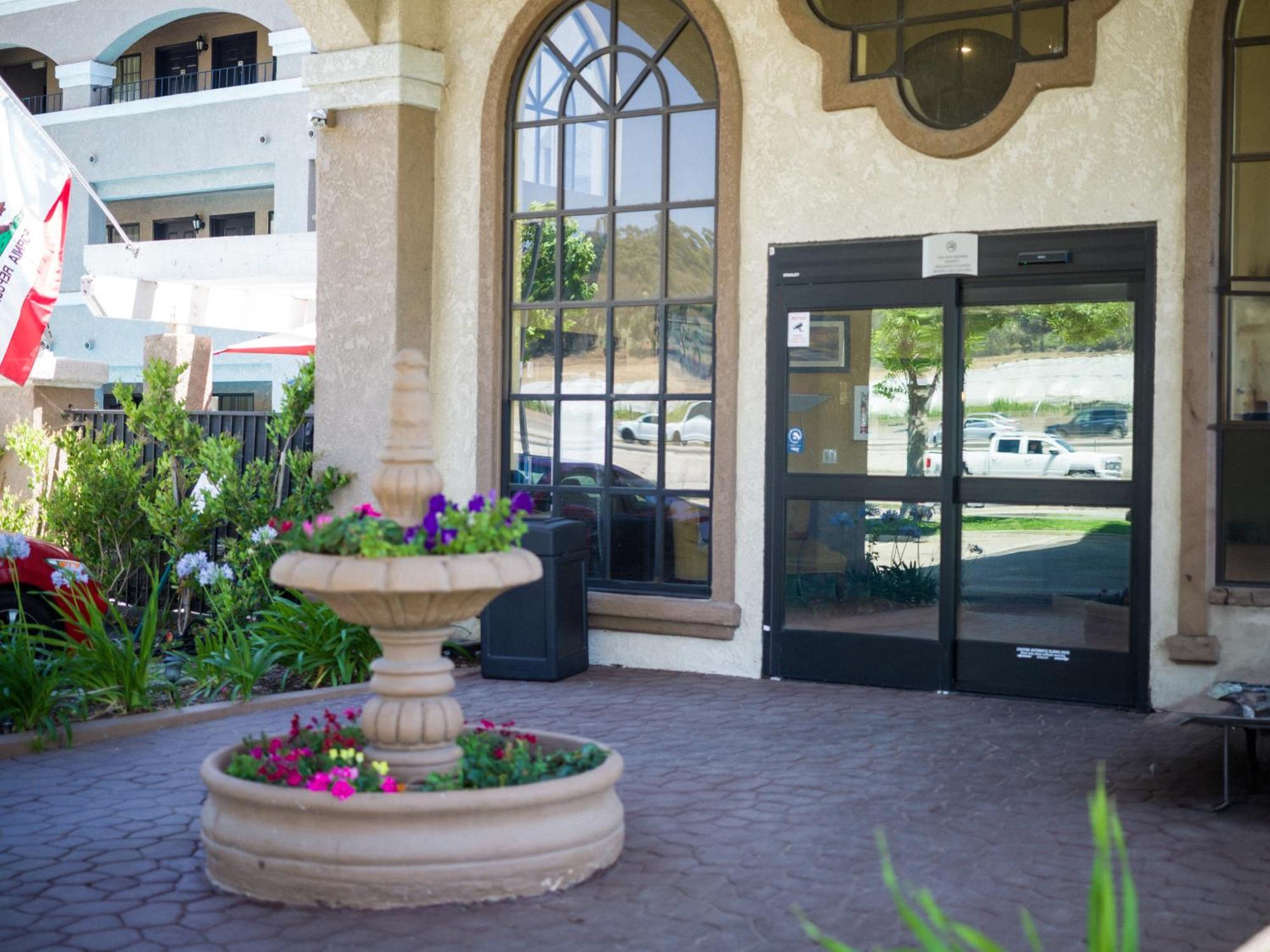 Quality Inn & Suites Camarillo-Oxnard エクステリア 写真