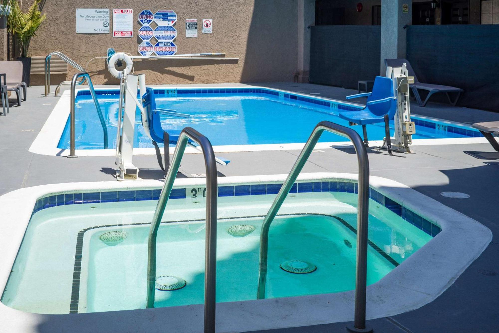 Quality Inn & Suites Camarillo-Oxnard エクステリア 写真